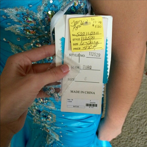 Tony Bowls Prom/Pageant dress - Picture 4 of 4